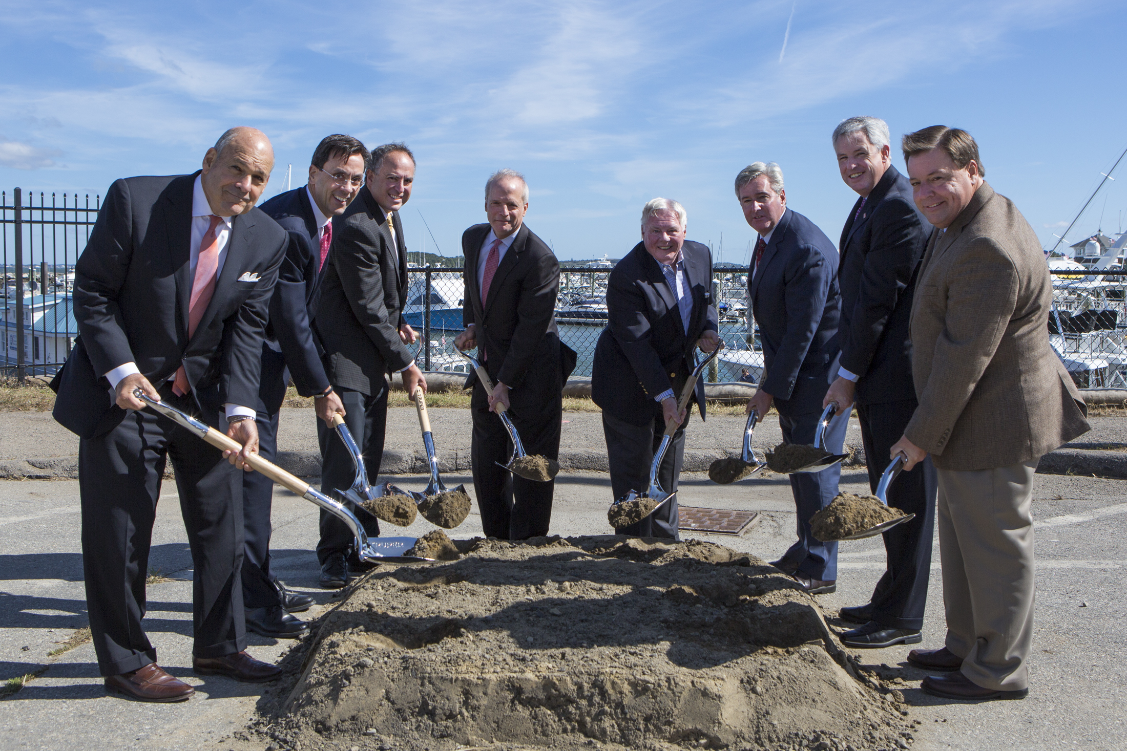 From left to right:  Howard Elkus, Elkus Manfredi; Hines Managing Director Jim Dunlop; MetLife Director Don Svoboda; Hines Senior Managing Director David Perry; Chairman of the Quincy Planning Board William Geary; Massachusetts State Representative Bruce J. Ayers; Massachusetts State Senator John F. Keenan; Quincy Mayor Tom Koch