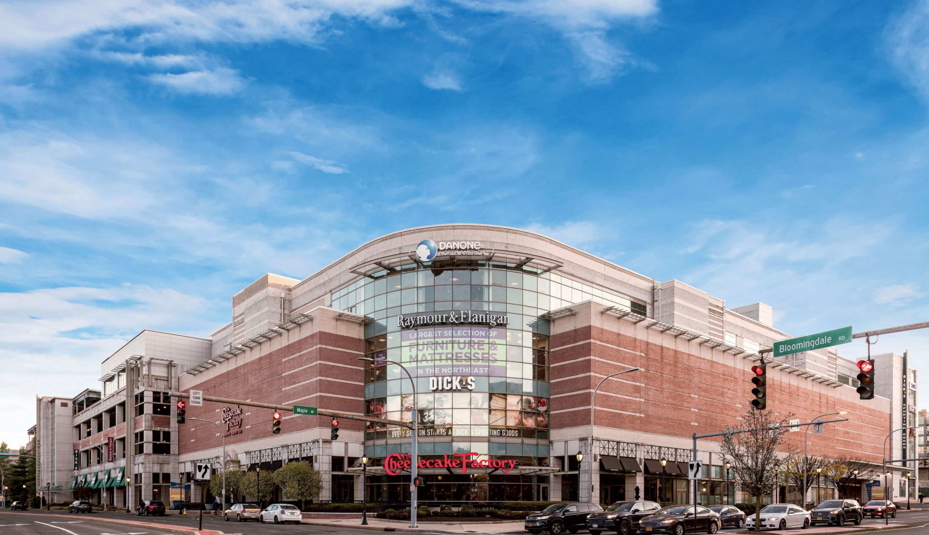 レオナルド・ウェーバー　[ WHITE PLAINS , NY ] Hines Acquires The Source, a Grocery-Anchored Retail Center